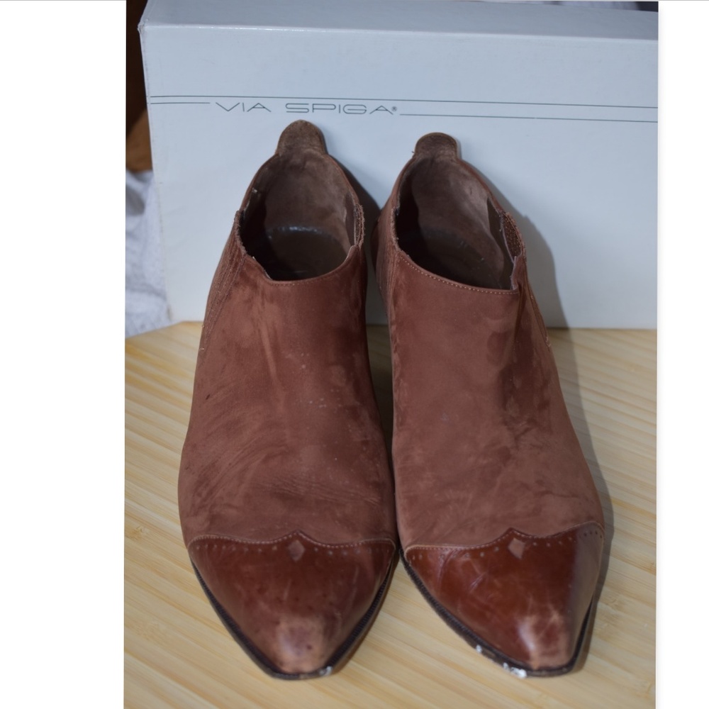 VINTAGE Via Spiga Brown Suede Booties